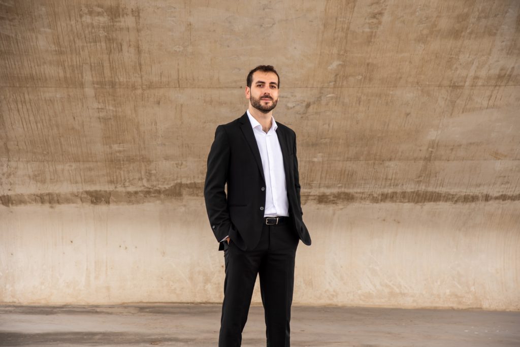 Guille Cobo compositor Adora